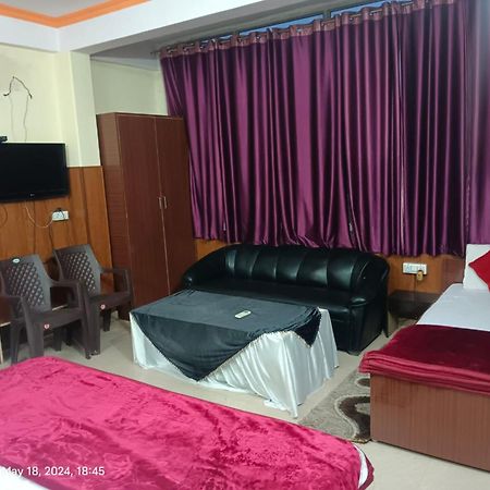 Goroomgo Varanasi Paradise Varanasi - Parking & Restaurant Available - Perfect Location And Comfortable Room Ngoại thất bức ảnh