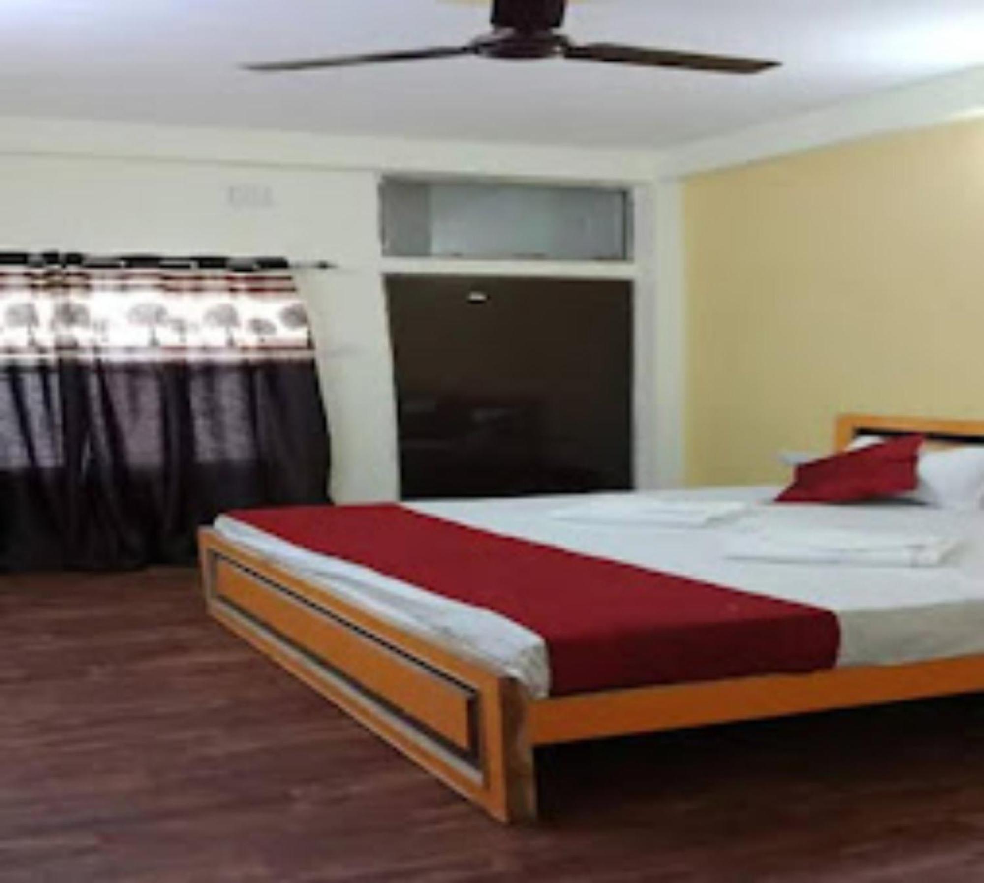 Goroomgo Varanasi Paradise Varanasi - Parking & Restaurant Available - Perfect Location And Comfortable Room Ngoại thất bức ảnh