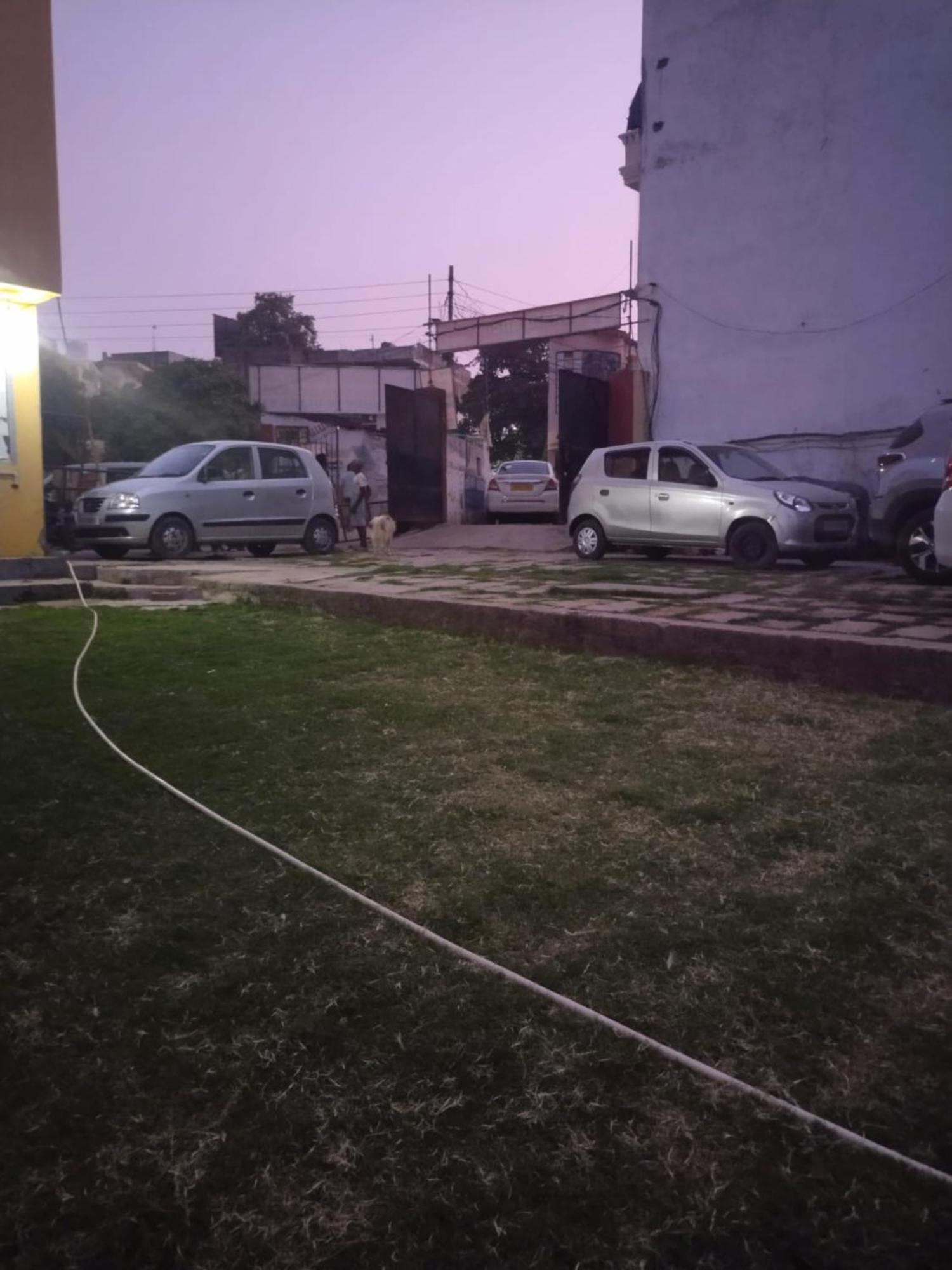 Goroomgo Varanasi Paradise Varanasi - Parking & Restaurant Available - Perfect Location And Comfortable Room Ngoại thất bức ảnh