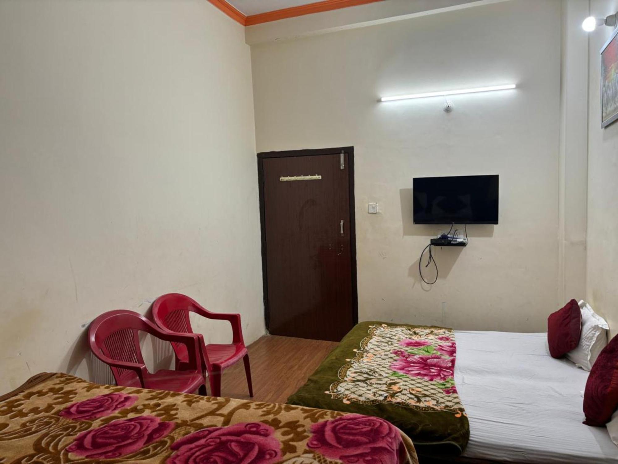 Goroomgo Varanasi Paradise Varanasi - Parking & Restaurant Available - Perfect Location And Comfortable Room Ngoại thất bức ảnh