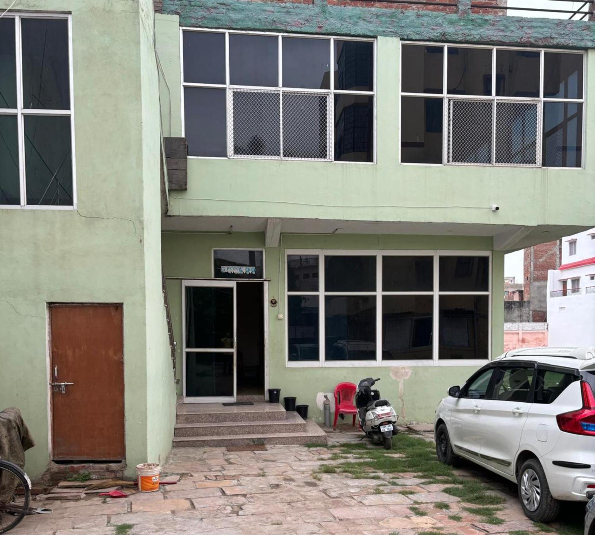 Goroomgo Varanasi Paradise Varanasi - Parking & Restaurant Available - Perfect Location And Comfortable Room Ngoại thất bức ảnh